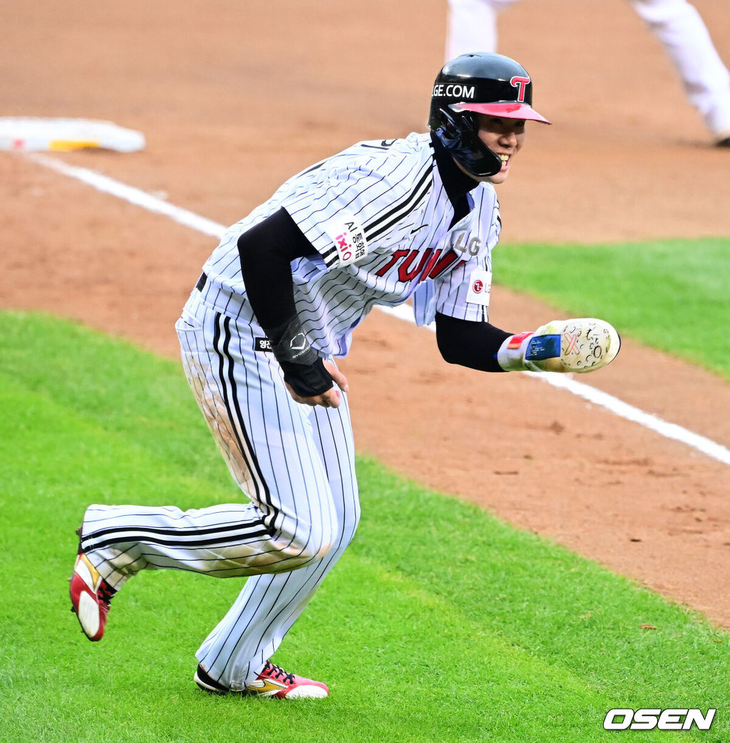 KS 1차전: 홍창기 '꽈당' 순간, 노시환 반응 화제