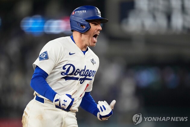 프리먼 끝내기포! 다저스, 월드시리즈 3차전 18회 혈투 승리